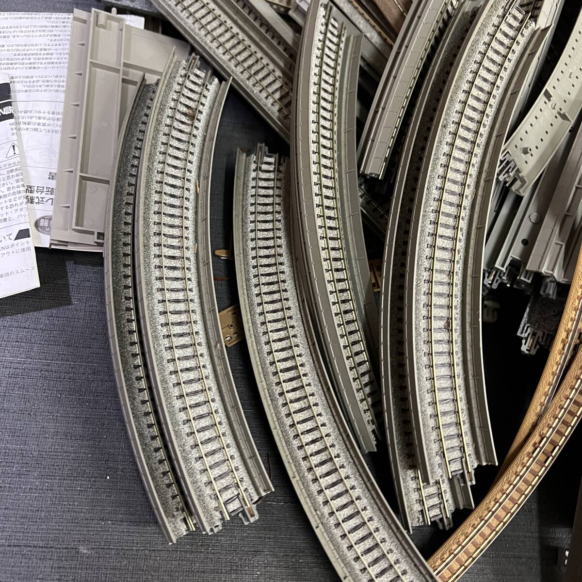 ▼Nゲージ 線路 まとめ売り カーブ直線橋脚パーツ多数 未検品 ジャンク品▼E81443_画像7