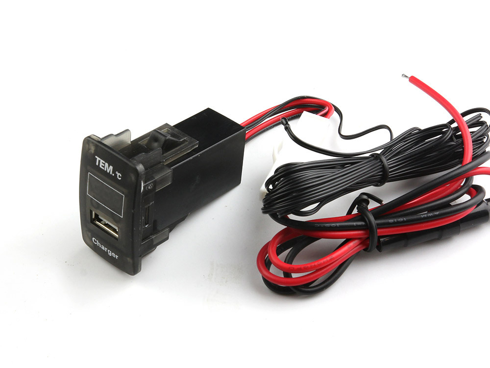 【特】ホンダ用 スイッチホール LED発光/赤 デジタル 温度計 充電器 USBポート 車載用 スイッチパネル 約44mm×26mm@_画像1