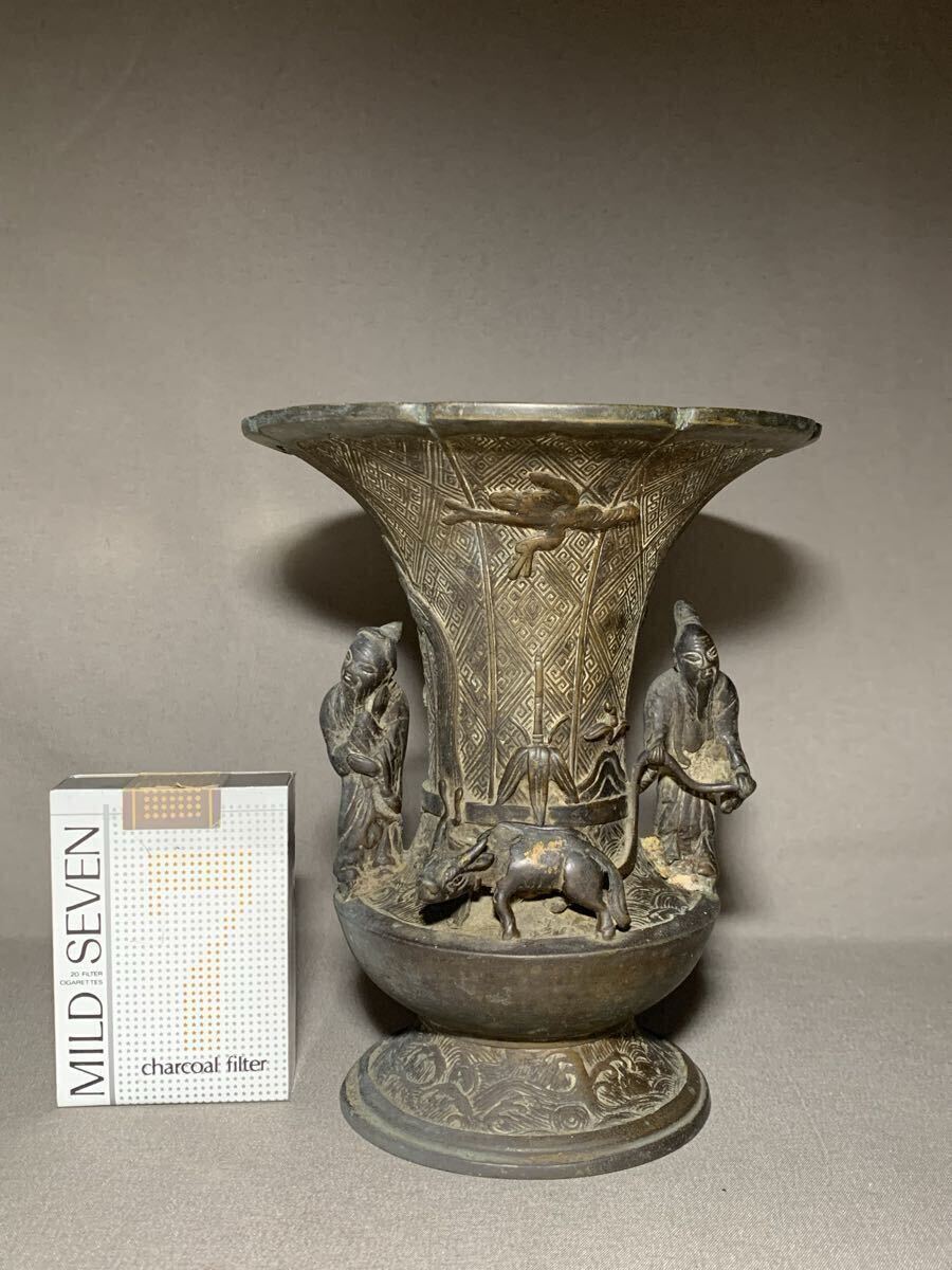 仏教美術 無銘 牛飼い唐人文仏花器_画像1