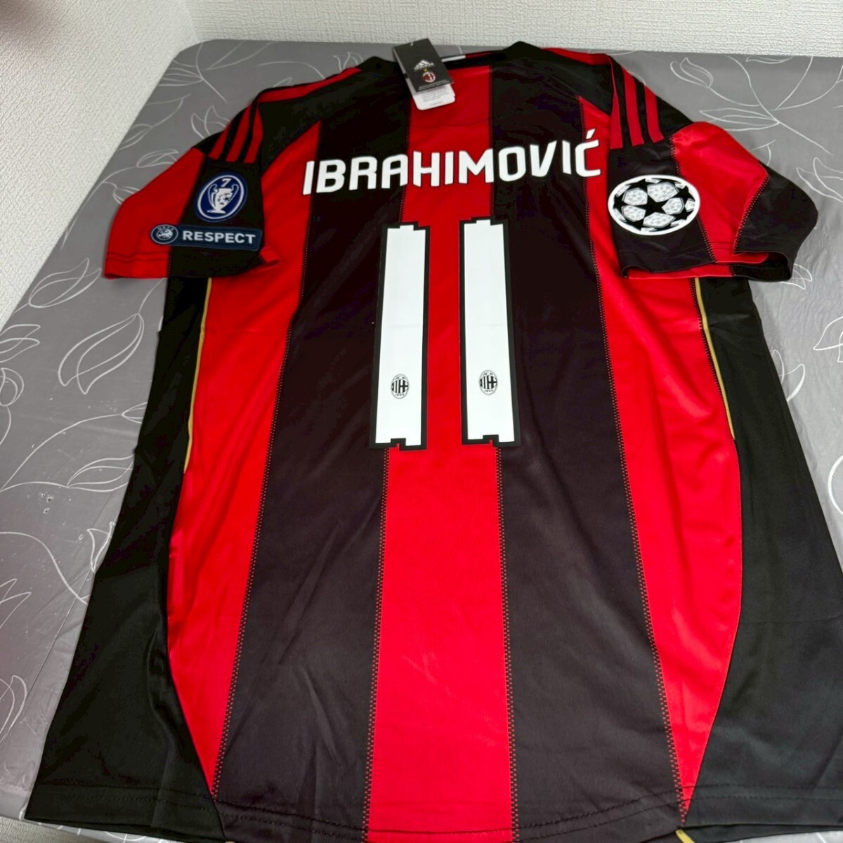 イブラヒモビッチ　オーセンティックパッチ付き　ミラン　ウェア　ユニフォーム_画像1