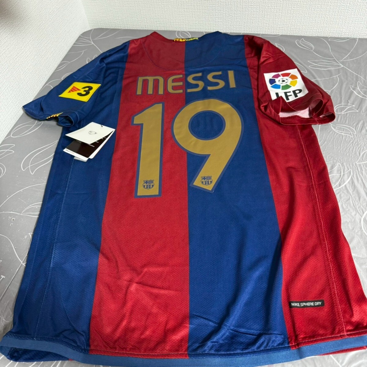 リオネル・メッシ　オーセンティック　バルセロナ　ラ・リーガ　ウェア　ユニフォーム_画像1