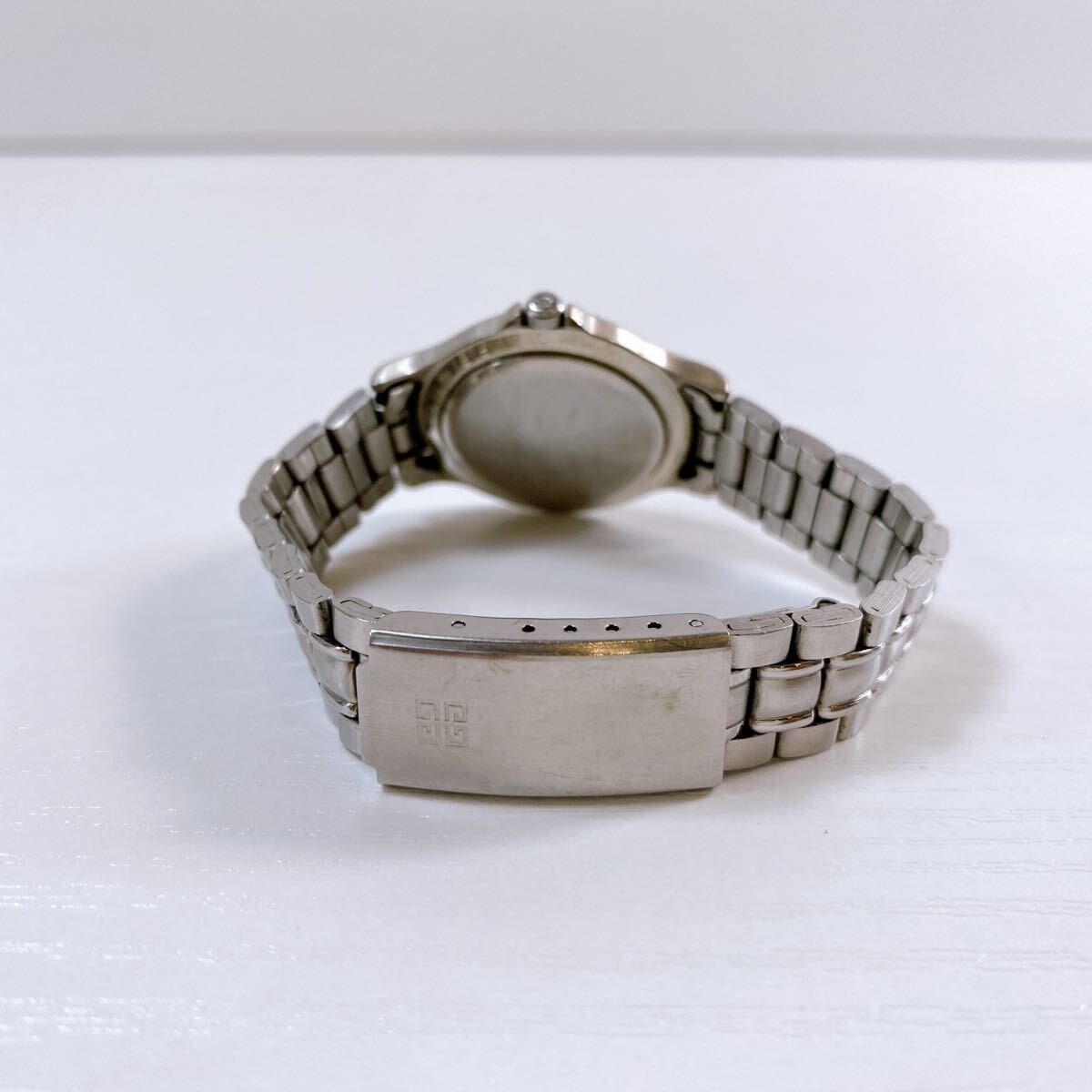 321【中古】GIVENCHY ジバンシィ ステンレススチール製 レディース腕時計 クォーツ シルバー 文字盤ブラック ラウンド 動作未確認 現状品_画像6