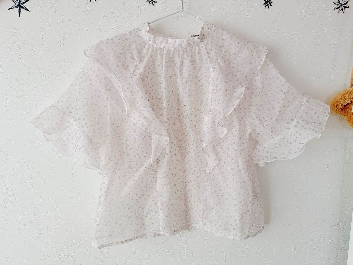 新品★小花柄　半袖ブラウス_画像1