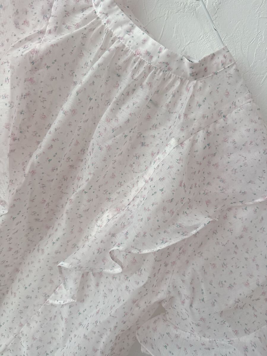 新品★小花柄　半袖ブラウス_画像2