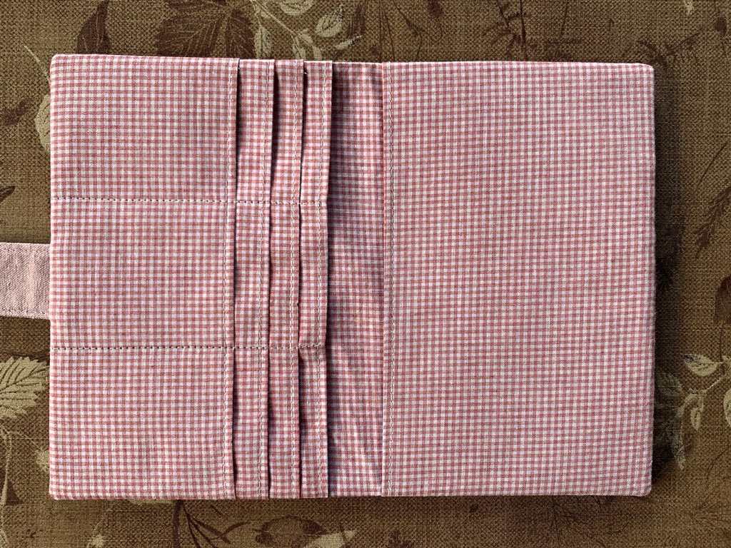 ハンドメイド　手刺繍「蜜蜂とローズガーデンのカード9枚、お薬手帳、母子手帳、通帳収納ケース」　モーブピンク色　２_画像6