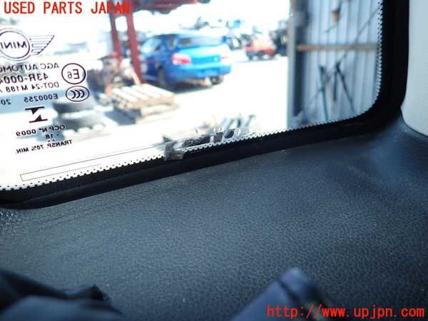 2UPJ-24511380]BMW Mini (MINI) Cooper D(XT15M)(F55) правый боковое стекло в задней части кузова б/у (43R-00048 M188)