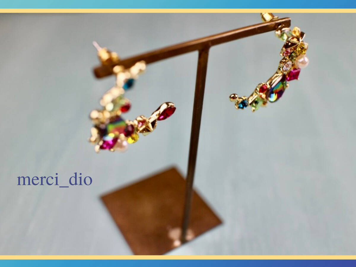 シップス SHIPS ジルコニア ラインストーン ムーン スタッドピアス ゴールドカラー 月 三日月 カラフル マルチカラー 新品 未使用 wai 6 _画像2