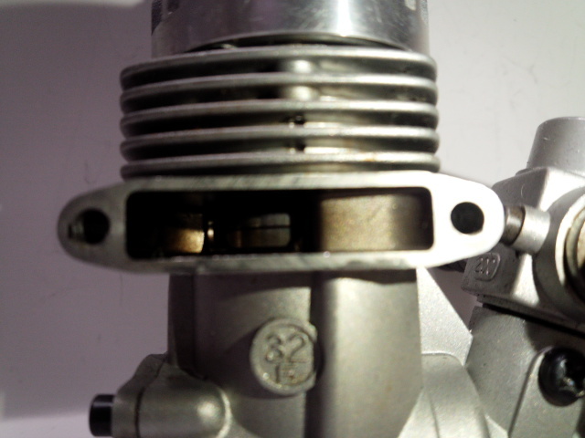 OS 製 MAX 32 F -H リング 飛行機 用 エンジン マフラー 付き_画像3