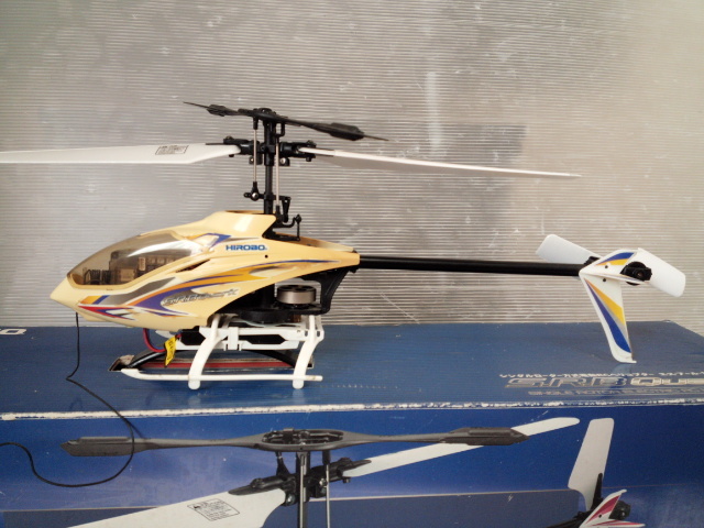 HIROBO S.R.B. Quark フタバ スカイスポーツ　４ 送信機 付き・未使用 メインローター１セット付_画像5