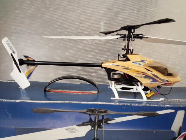 HIROBO S.R.B. Quark フタバ スカイスポーツ　４ 送信機 付き・未使用 メインローター１セット付_画像6
