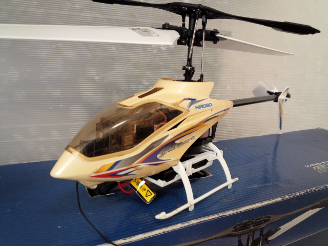 HIROBO S.R.B. Quark フタバ スカイスポーツ　４ 送信機 付き・未使用 メインローター１セット付_画像7