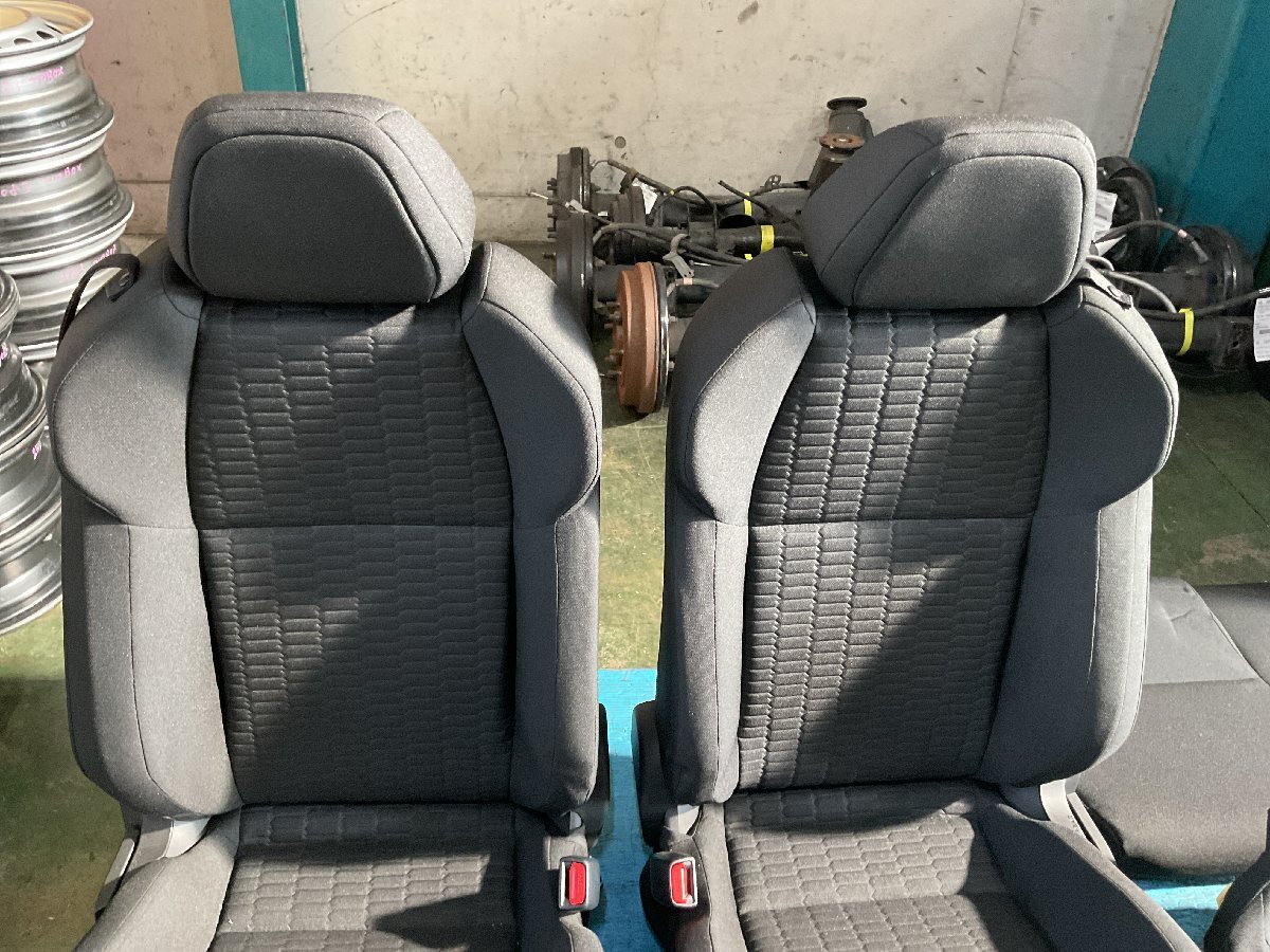 ① トヨタ GR86 3BA-ZN8 2022年4月 Fシート リアシート トリム№M20 3梱包 (F6-601 136265 ）_画像2