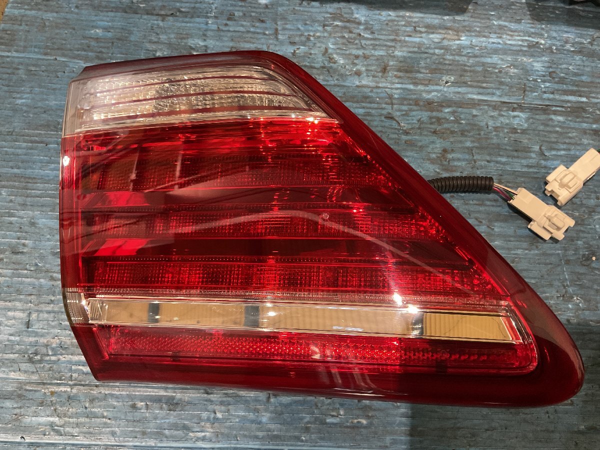 トヨタ クラウン ロイヤル 2011年11月 DBA-GRS200 テールランプ フィニッシャー 左右 (A5-201 135654)_画像3