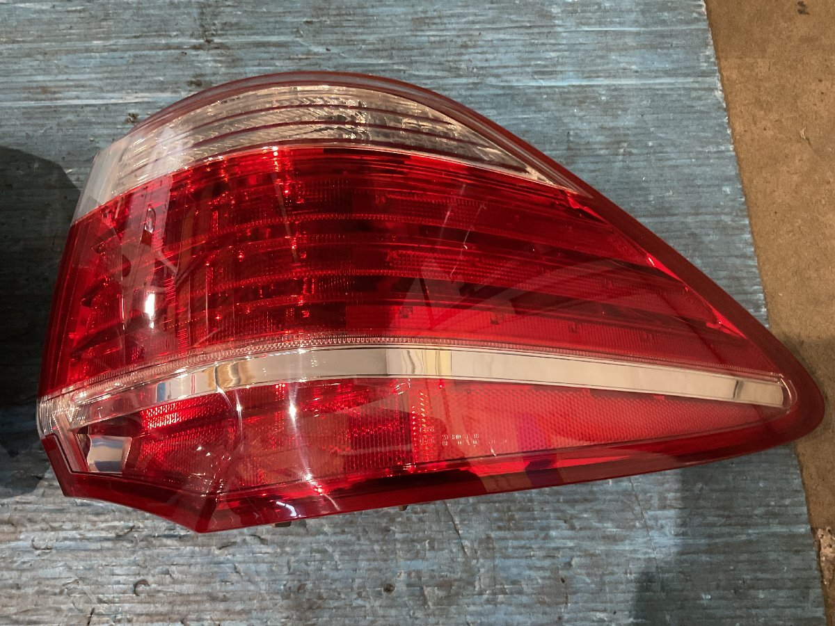 トヨタ クラウン ロイヤル 2011年11月 DBA-GRS200 テールランプ フィニッシャー 左右 (A5-201 135654)_画像4