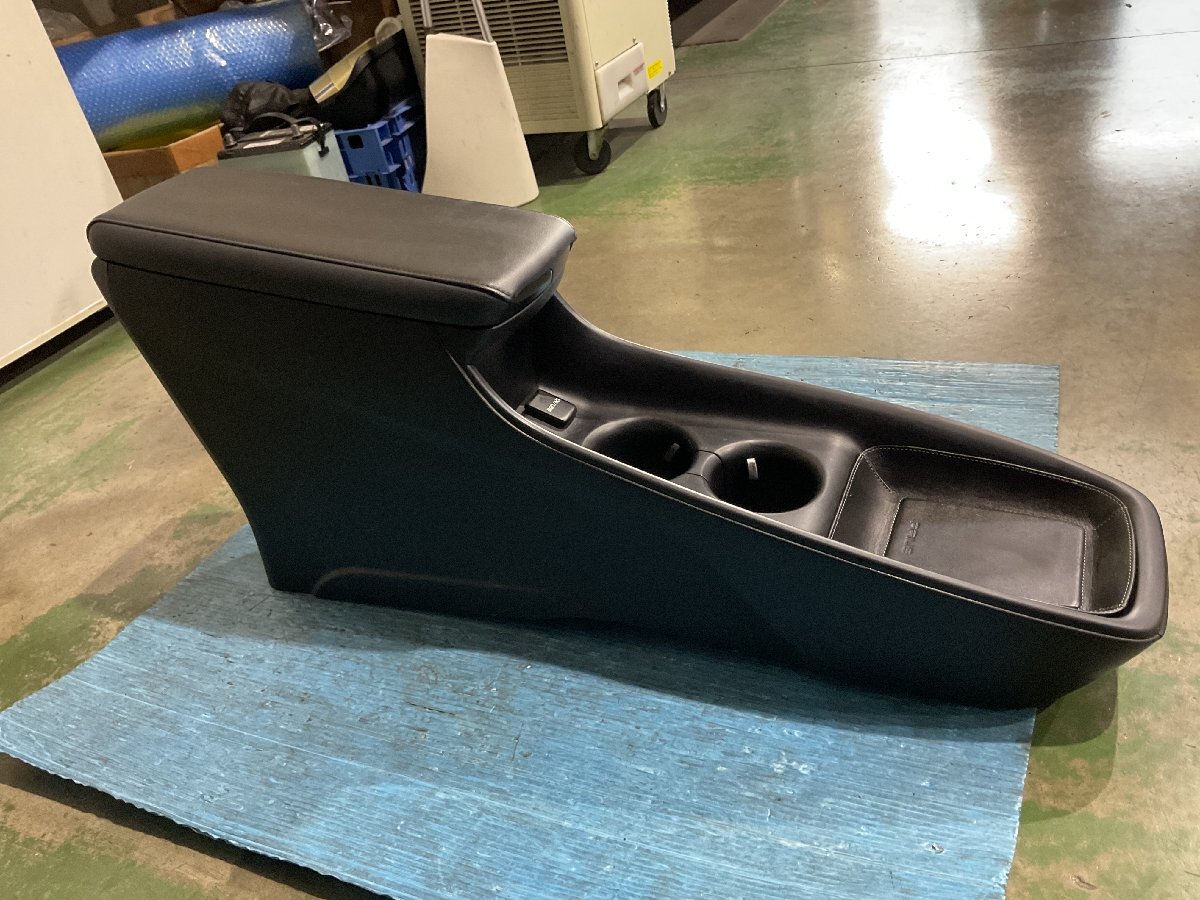トヨタ プリウス ツーリング DAA-ZVW55 純正 コンソール 黒 レザー革 トリム№EB21（A7-101 135059）_画像4