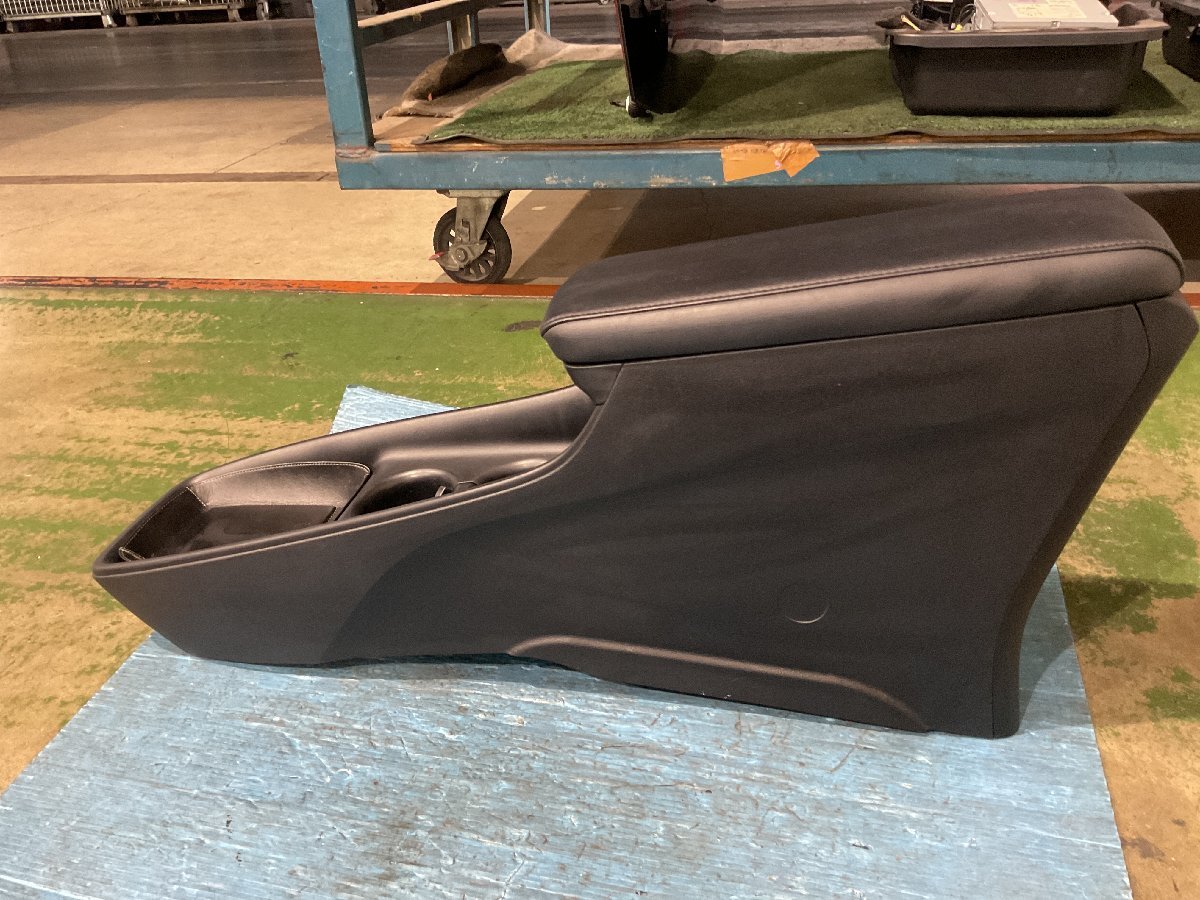 トヨタ プリウス ツーリング DAA-ZVW55 純正 コンソール 黒 レザー革 トリム№EB21（A7-101 135059）_画像5