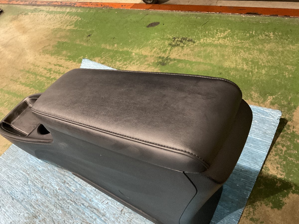 トヨタ プリウス ツーリング DAA-ZVW55 純正 コンソール 黒 レザー革 トリム№EB21（A7-101 135059）_画像7