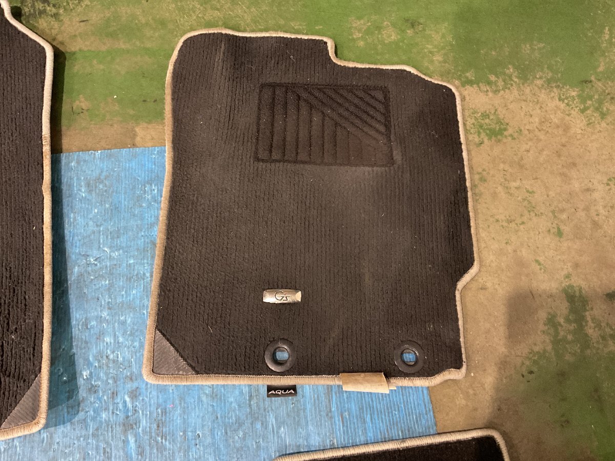 トヨタ アクア G‘s NHP10 トヨタ純正 フロアマット 3枚（A7-201 129085）_画像2