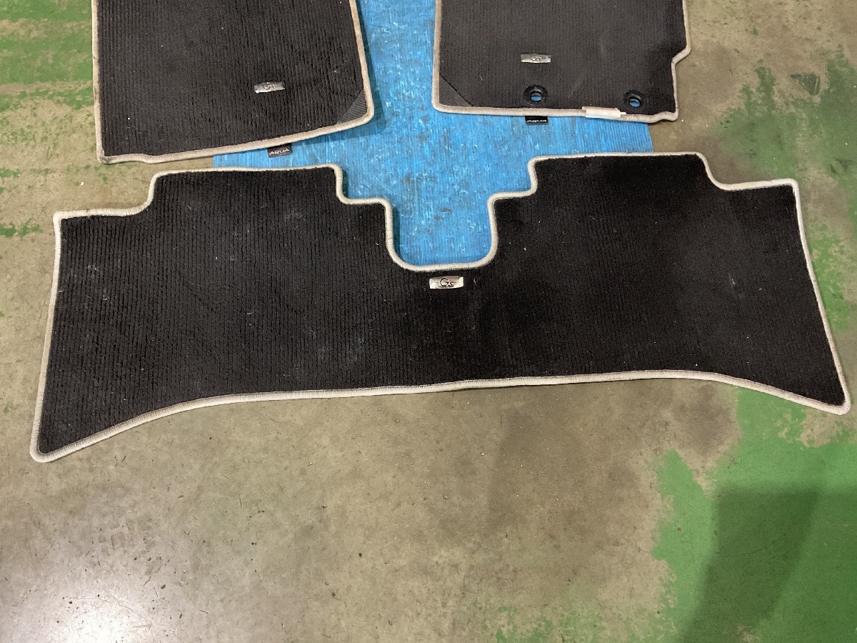 トヨタ アクア G‘s NHP10 トヨタ純正 フロアマット 3枚（A7-201 129085）_画像4