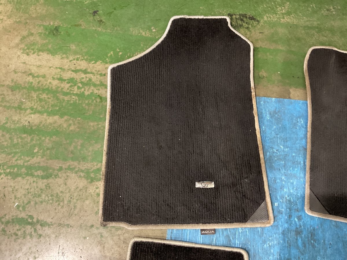 トヨタ アクア G‘s NHP10 トヨタ純正 フロアマット 3枚（A7-201 129085）_画像3