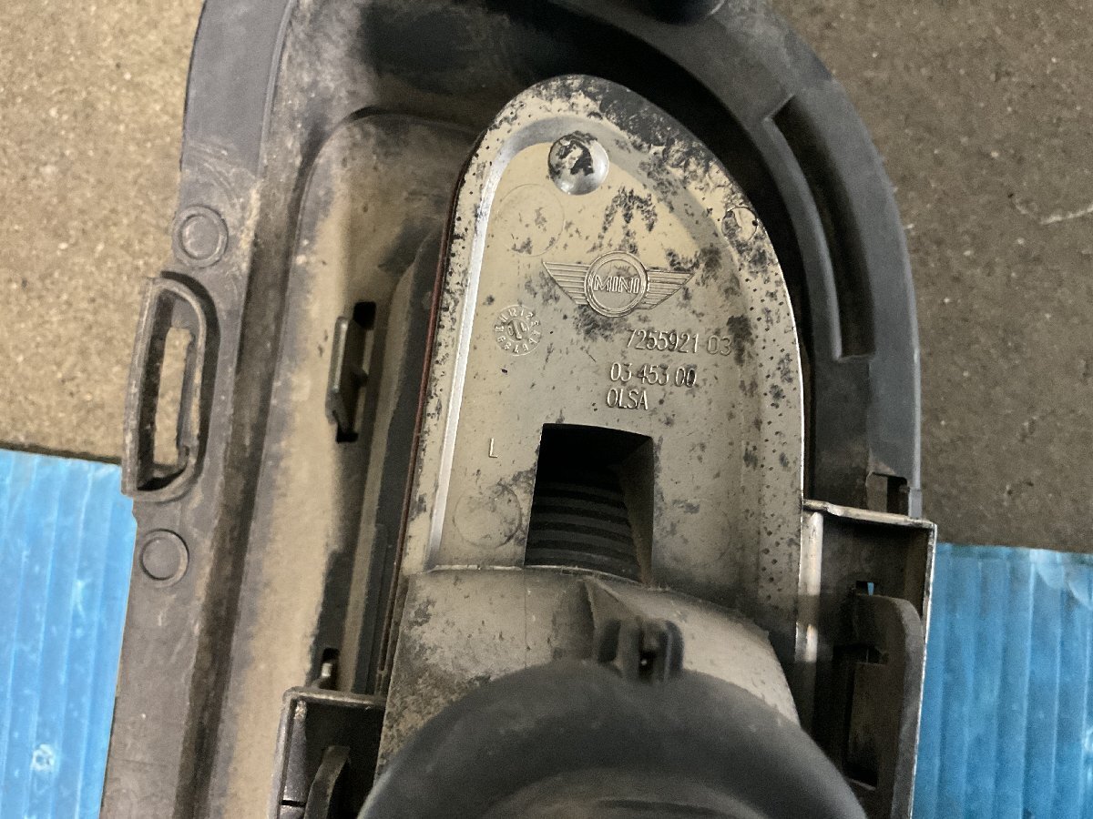 BMW MINI SV16 リアバンパーガーニッシュ ランプ付 (A8-101 120835）　_画像6