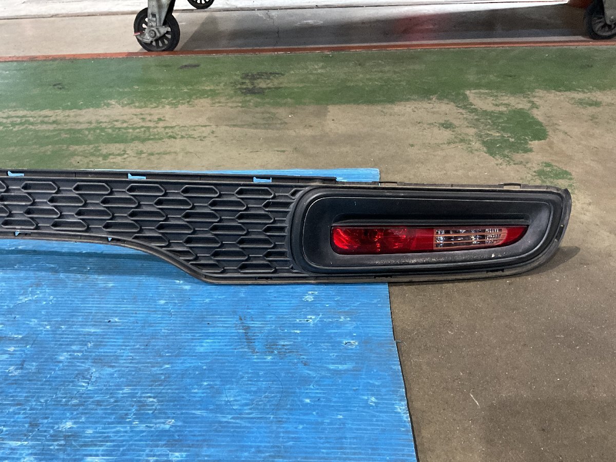 BMW MINI SV16 リアバンパーガーニッシュ ランプ付 (A8-101 120835）　_画像3