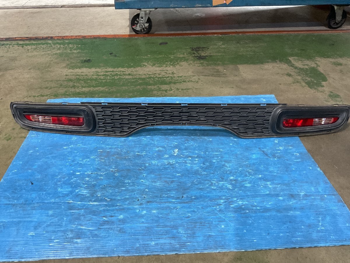 BMW MINI SV16 リアバンパーガーニッシュ ランプ付 (A8-101 120835）　_画像1