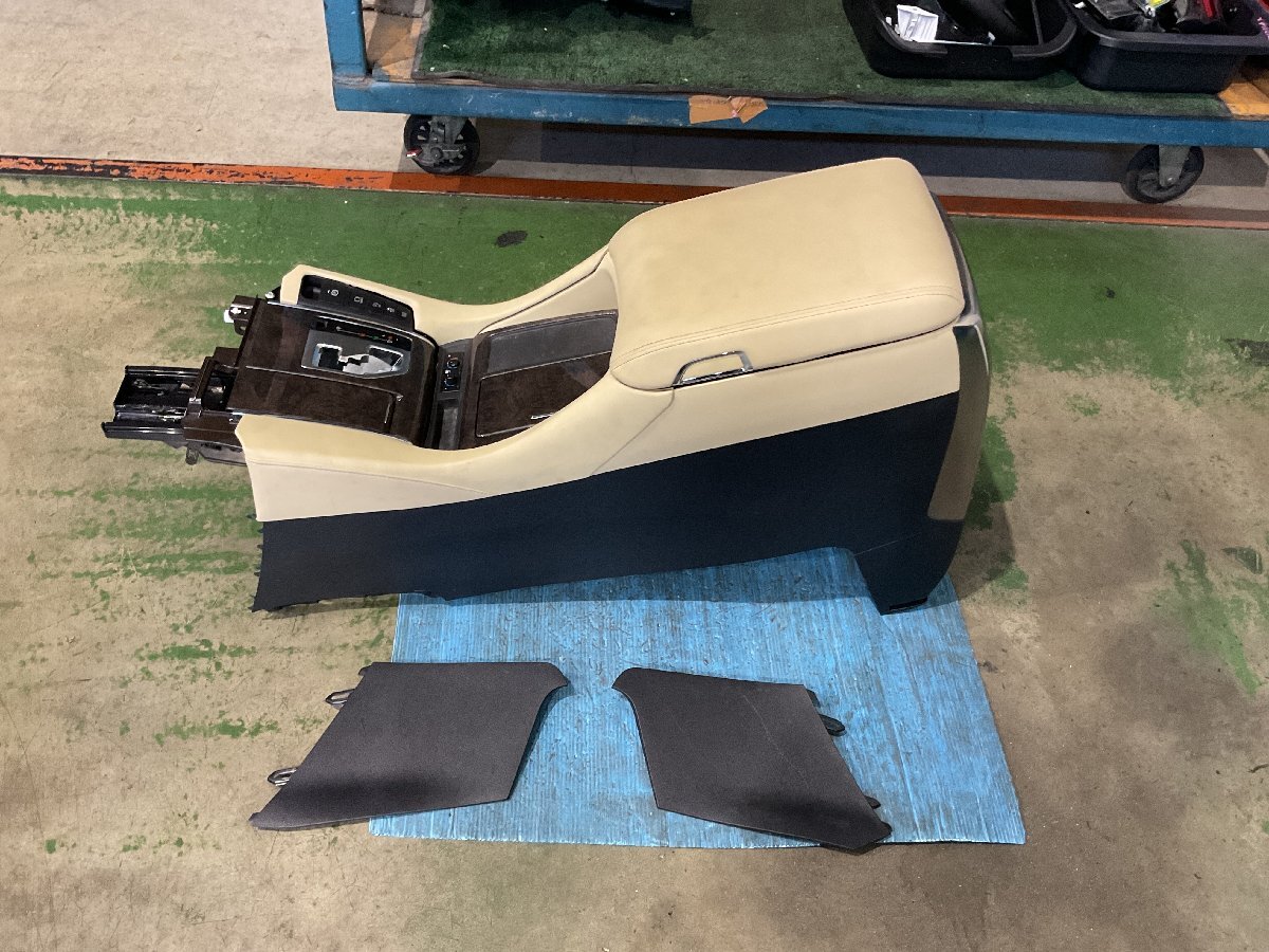 ④ ジャンク トヨタ アルファード 3BA-GGH35W 後期 2020年9月 エグゼクティブラウンジ センターコンソール トリム№LK01 (A7-101 134258 ）_画像1