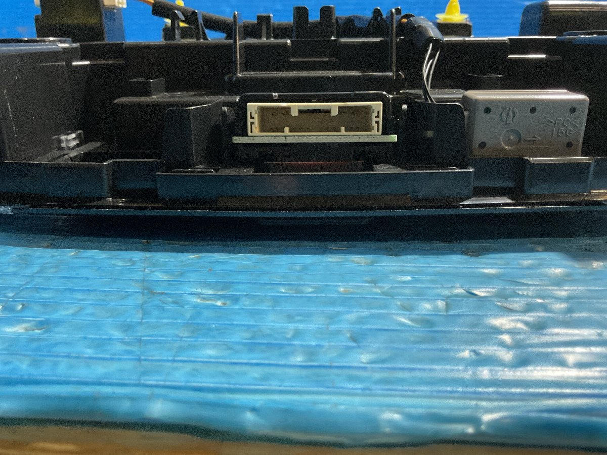 11 トヨタ アルファード 3BA-GGH35W 2020年9月 1D111-255G 純正 ルームランプ ジャンク品　(A7-201 134258 ）　_画像4