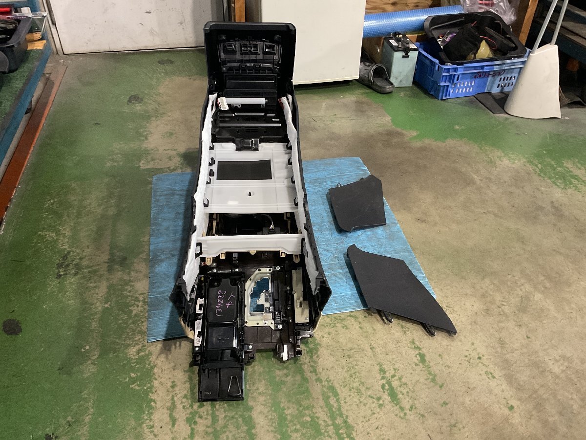 ④ ジャンク トヨタ アルファード 3BA-GGH35W 後期 2020年9月 エグゼクティブラウンジ センターコンソール トリム№LK01 (A7-101 134258 ）_画像6