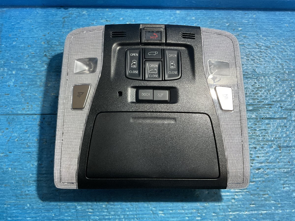 11 トヨタ アルファード 3BA-GGH35W 2020年9月 1D111-255G 純正 ルームランプ ジャンク品　(A7-201 134258 ）　_画像1