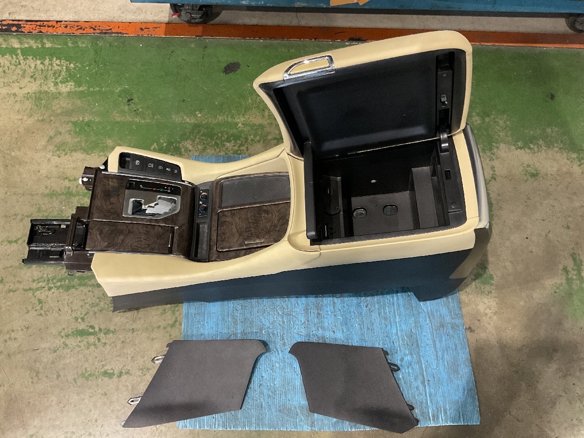 ④ ジャンク トヨタ アルファード 3BA-GGH35W 後期 2020年9月 エグゼクティブラウンジ センターコンソール トリム№LK01 (A7-101 134258 ）_画像2