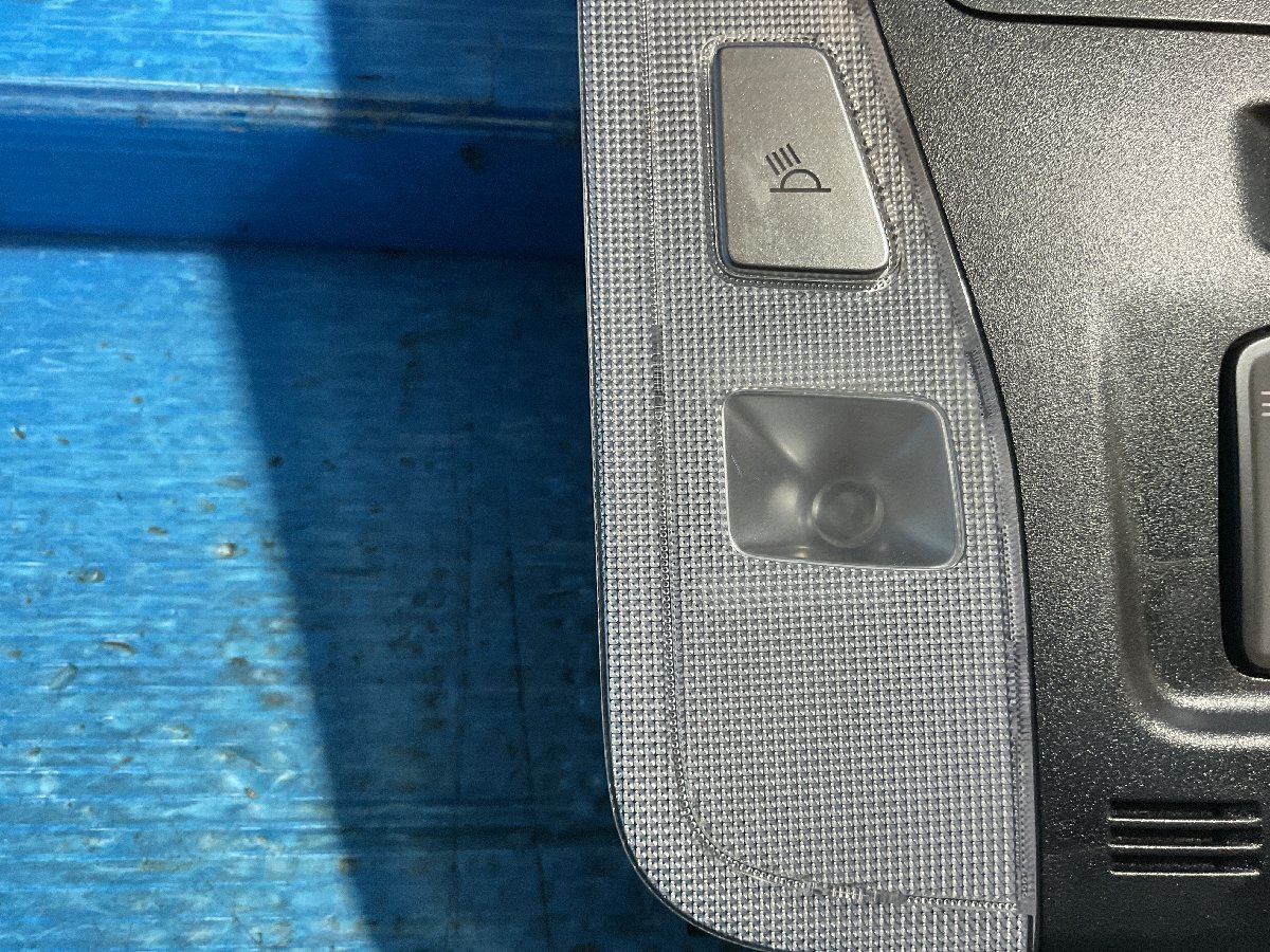 11 トヨタ アルファード 3BA-GGH35W 2020年9月 1D111-255G 純正 ルームランプ ジャンク品　(A7-201 134258 ）　_画像8