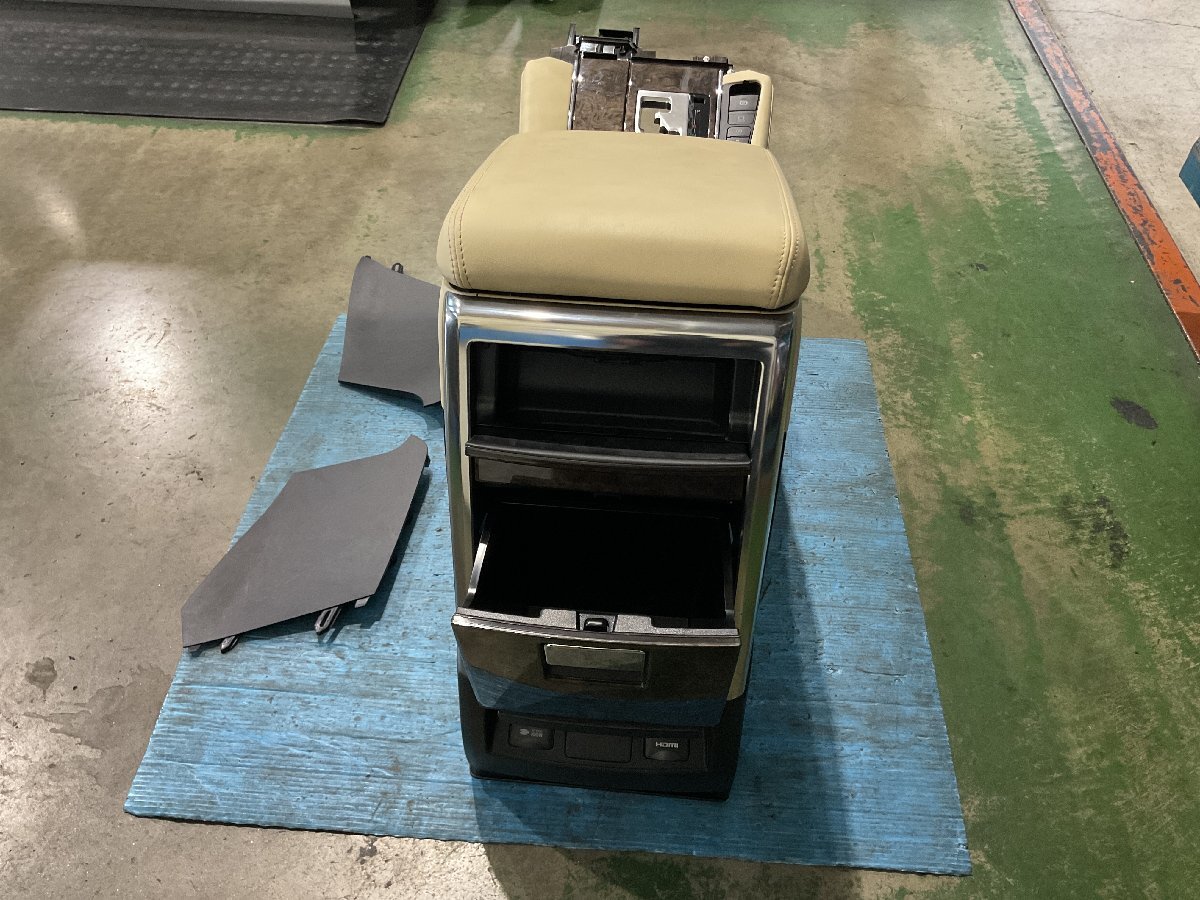 ④ ジャンク トヨタ アルファード 3BA-GGH35W 後期 2020年9月 エグゼクティブラウンジ センターコンソール トリム№LK01 (A7-101 134258 ）_画像3