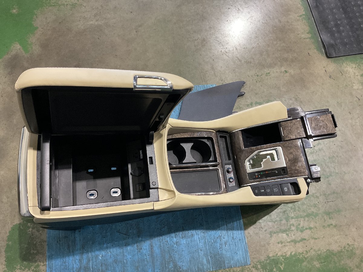 ④ ジャンク トヨタ アルファード 3BA-GGH35W 後期 2020年9月 エグゼクティブラウンジ センターコンソール トリム№LK01 (A7-101 134258 ）_画像4