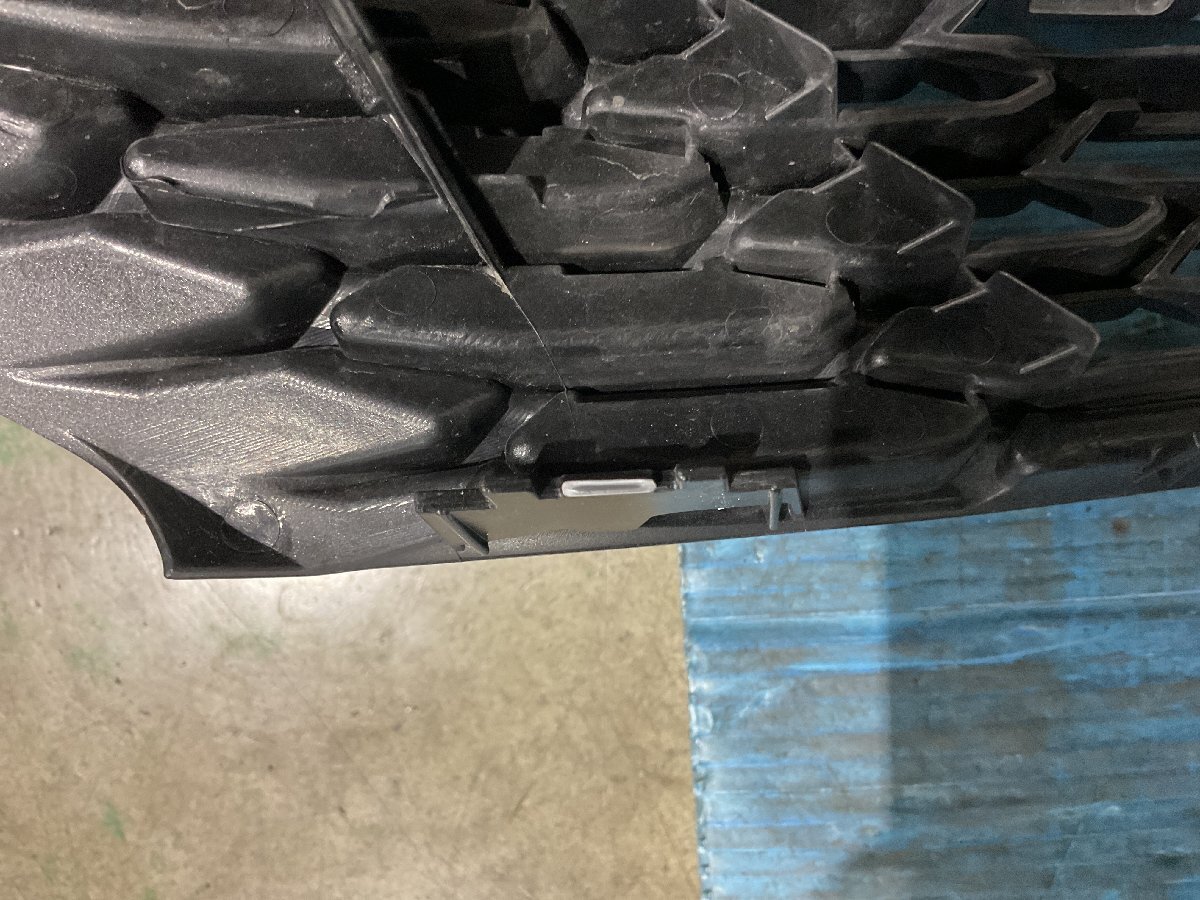 トヨタ マークX GRX130 後期？ 2010年4月 ラジエータグリル 取付部1箇所折れ有　(A8-201 135864 ）_画像6