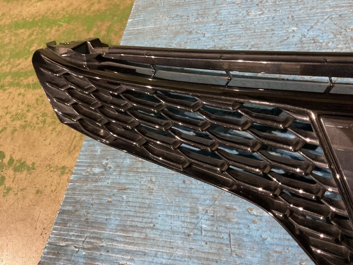 トヨタ マークX GRX130 後期？ 2010年4月 ラジエータグリル 取付部1箇所折れ有　(A8-201 135864 ）_画像3