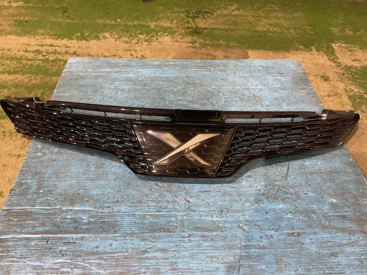 トヨタ マークX GRX130 後期？ 2010年4月 ラジエータグリル 取付部1箇所折れ有　(A8-201 135864 ）_画像1