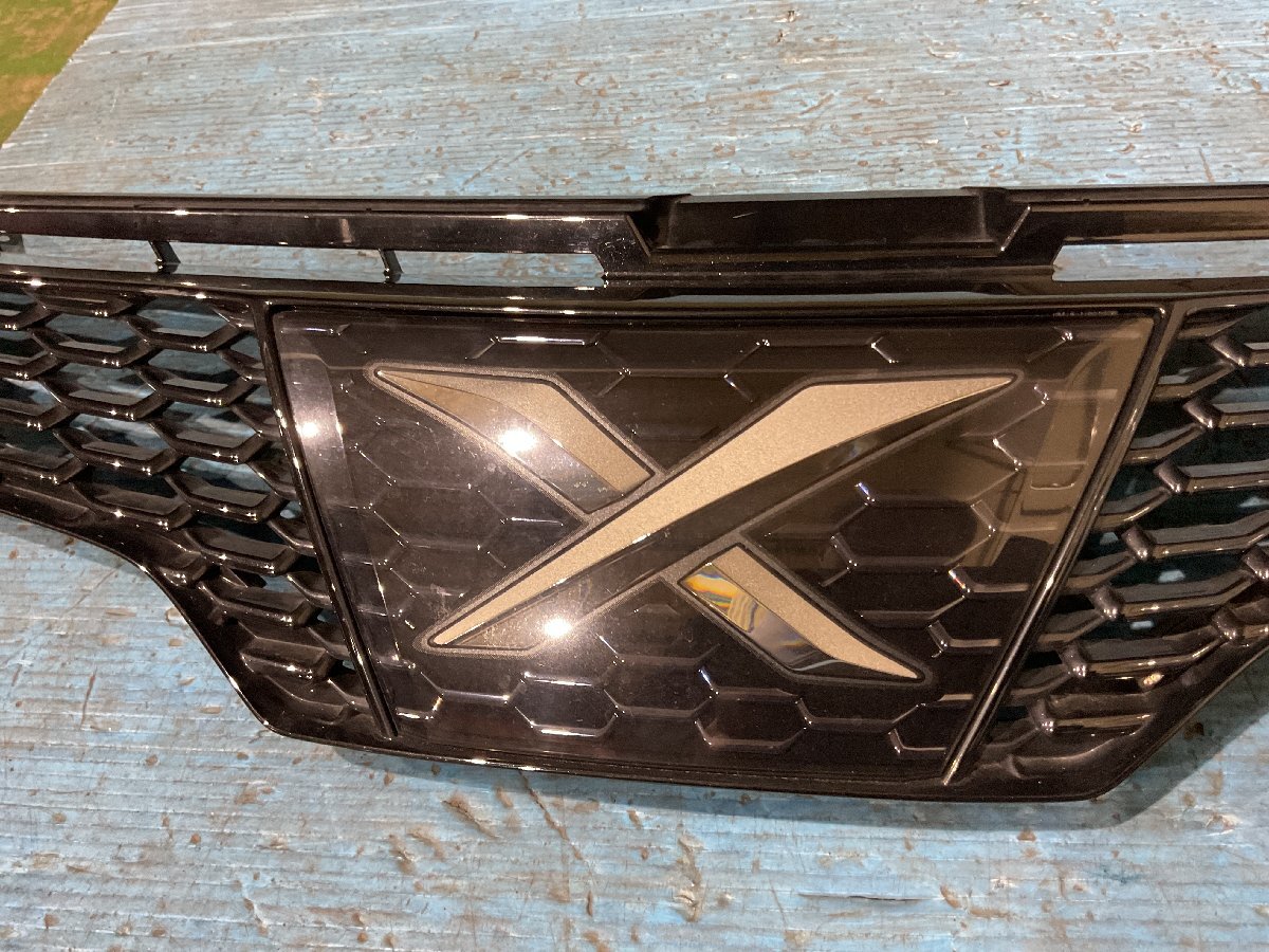 トヨタ マークX GRX130 後期？ 2010年4月 ラジエータグリル 取付部1箇所折れ有　(A8-201 135864 ）_画像2