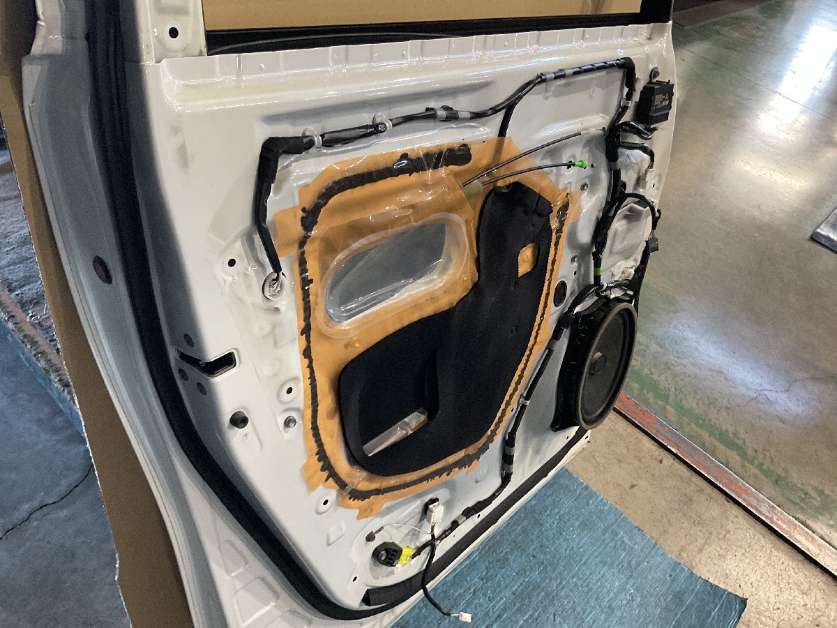 ① トヨタ ヴェルファイア 30系 2014年9月～ 前期 カラー№070 純正 左フロントドア 車内火災車両から外し（C8-203 131211 ）_画像7