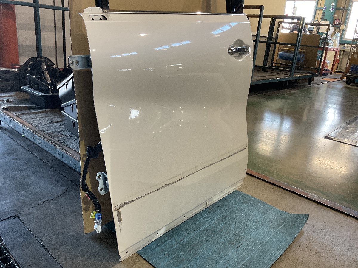 ① トヨタ ヴェルファイア 30系 2014年9月～ 前期 カラー№070 純正 左フロントドア 車内火災車両から外し（C8-203 131211 ）_画像2