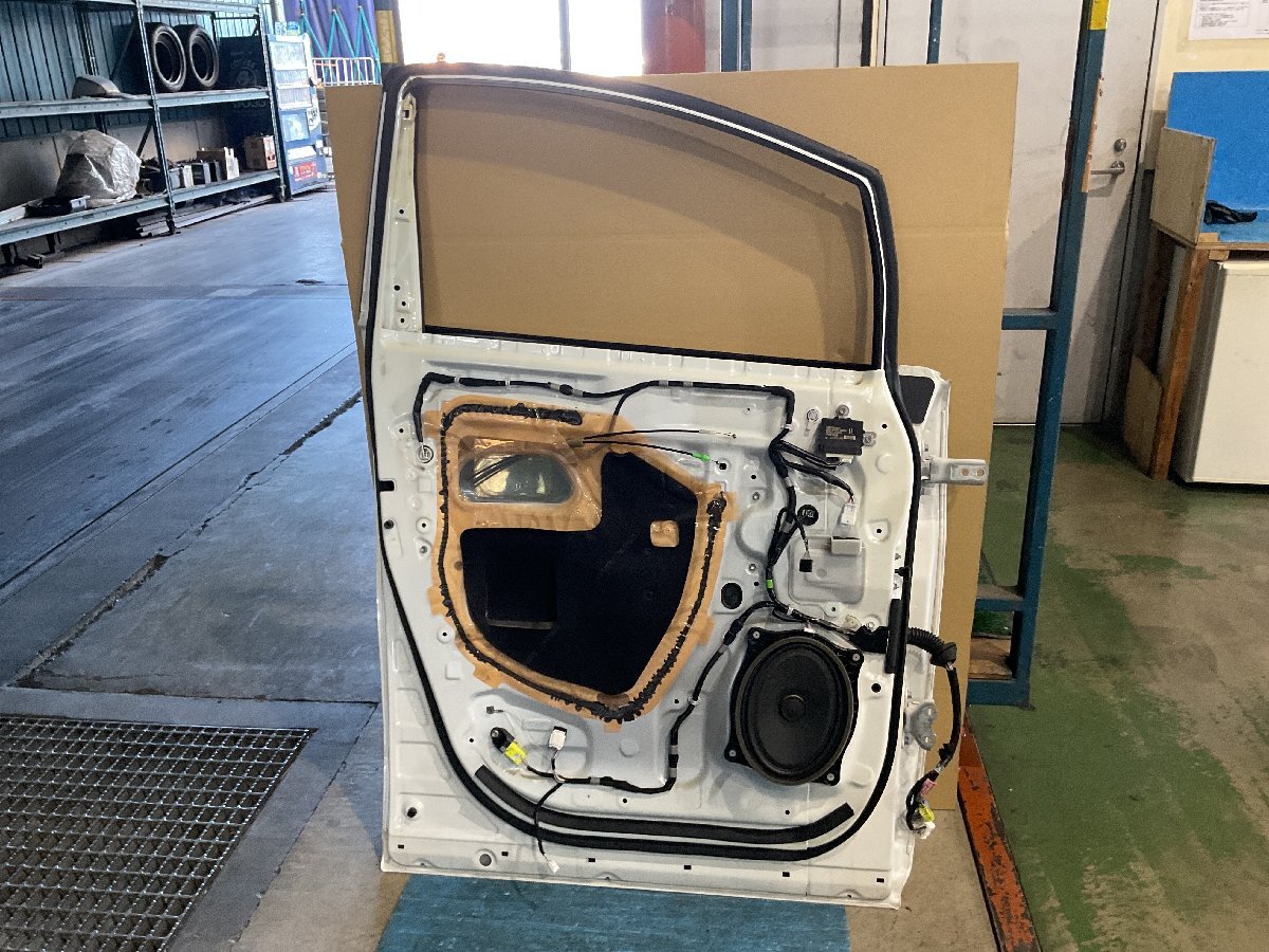 ① トヨタ ヴェルファイア 30系 2014年9月～ 前期 カラー№070 純正 左フロントドア 車内火災車両から外し（C8-203 131211 ）_画像6