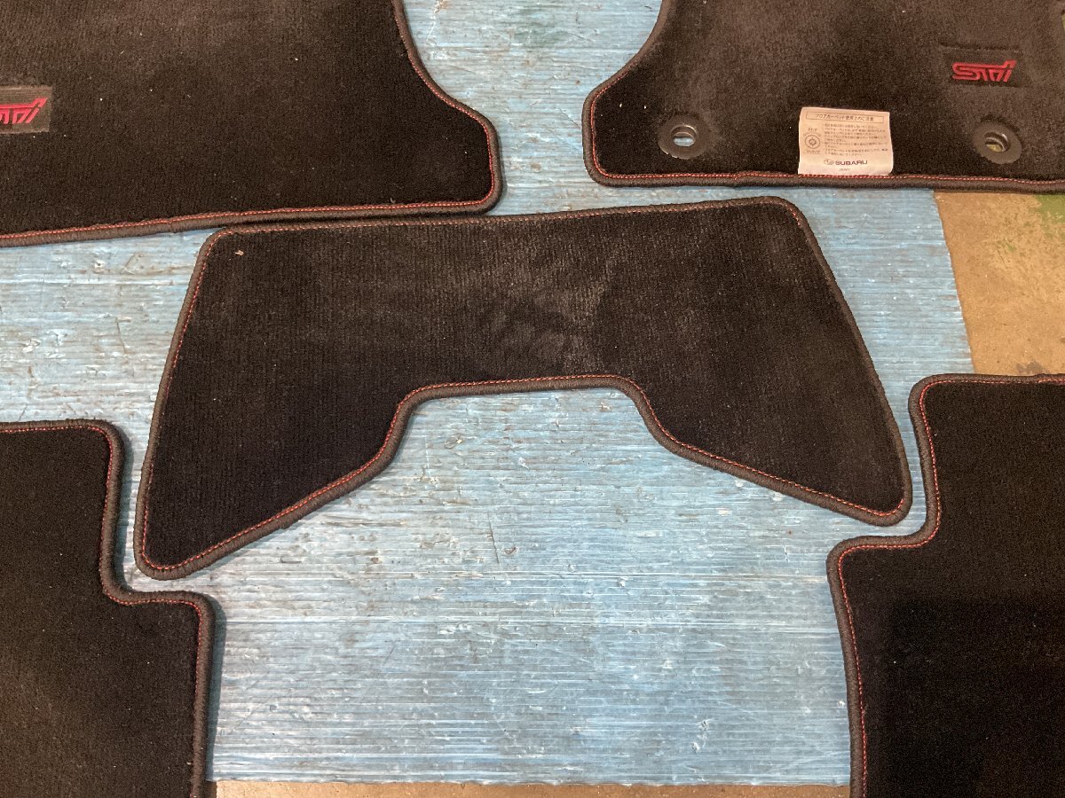 ④ スバル純正 STi レヴォーグ VM4 フロアマット 5枚セット（A5-201 134904）_画像6