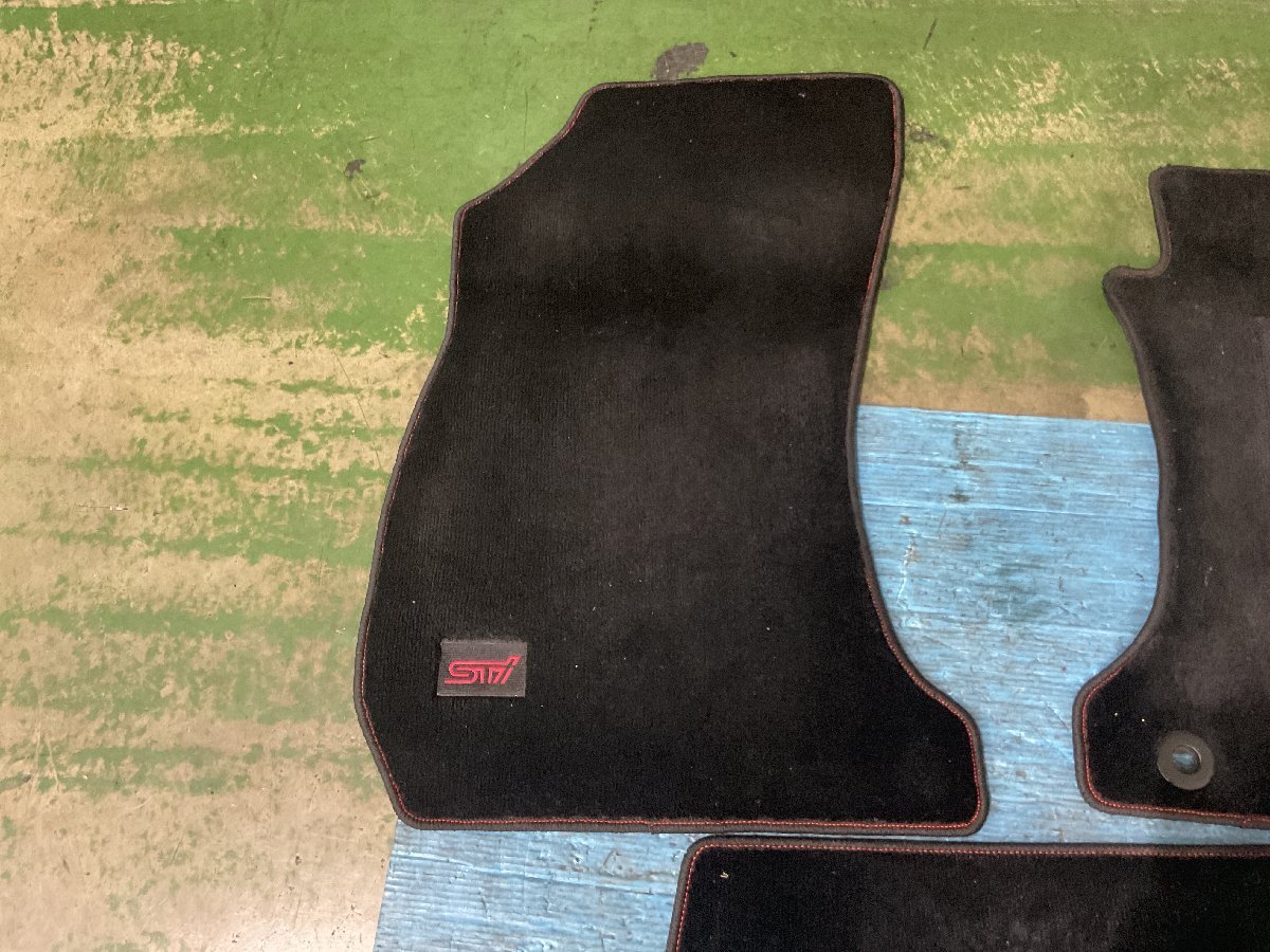 ④ スバル純正 STi レヴォーグ VM4 フロアマット 5枚セット（A5-201 134904）_画像5