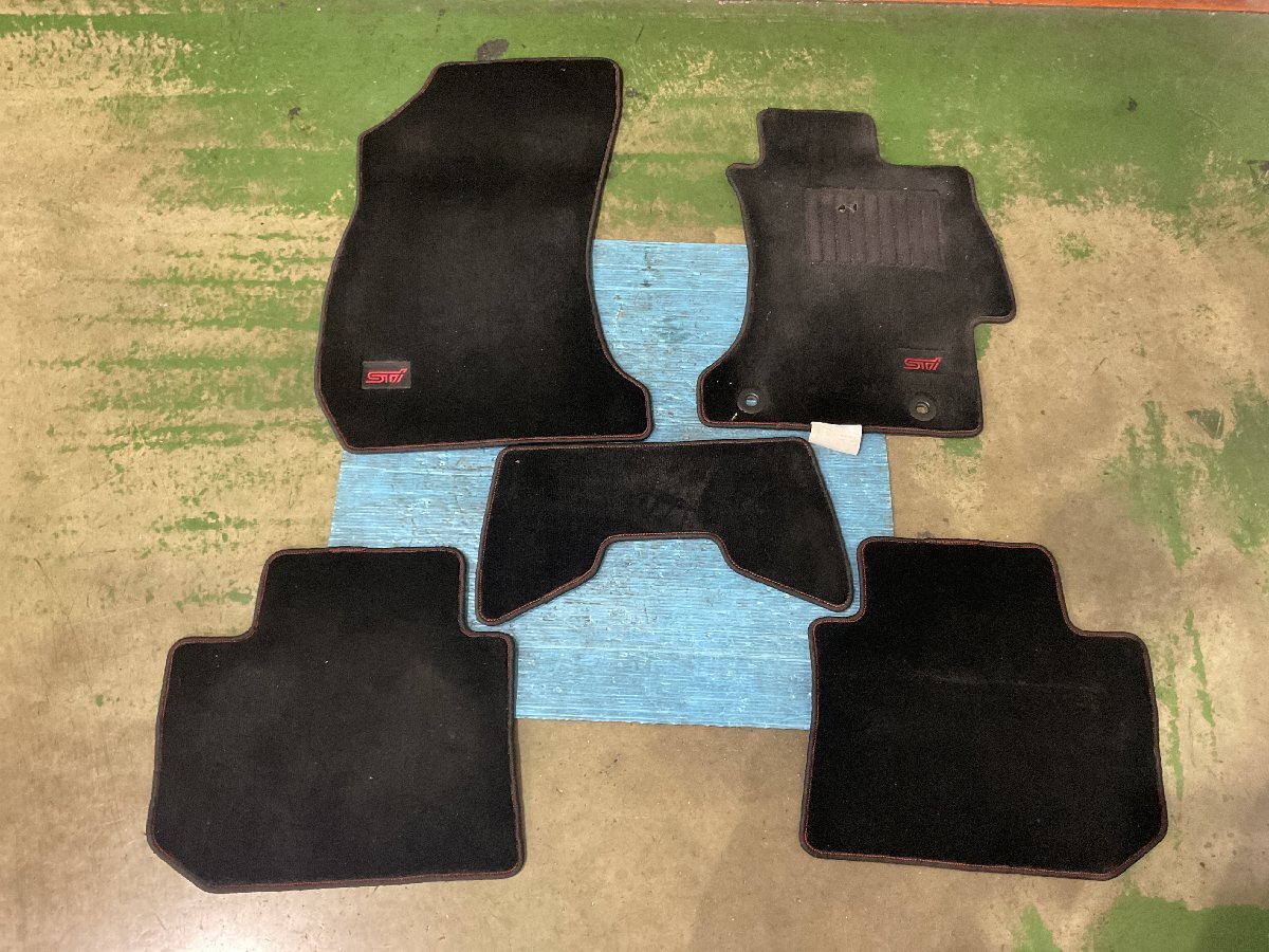 ④ スバル純正 STi レヴォーグ VM4 フロアマット 5枚セット（A5-201 134904）_画像1
