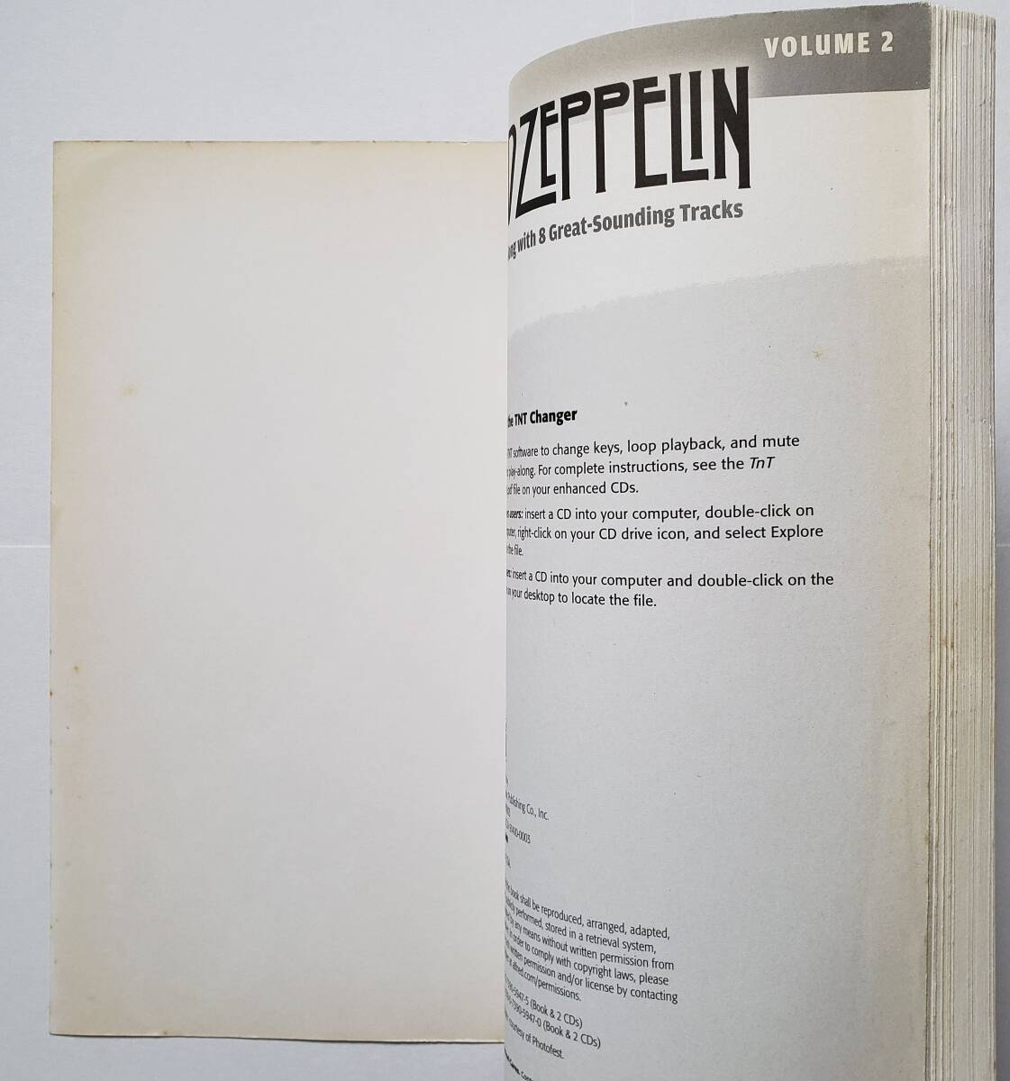 ◎CD2枚 ULTIMATE GUITAR PLAY-ALONG VOL.2 LED ZEPPELIN レッド・ツェッペリン ジミー・ペイジ ギター スコア タブ譜 TAB譜 洋書 カラオケ_画像3