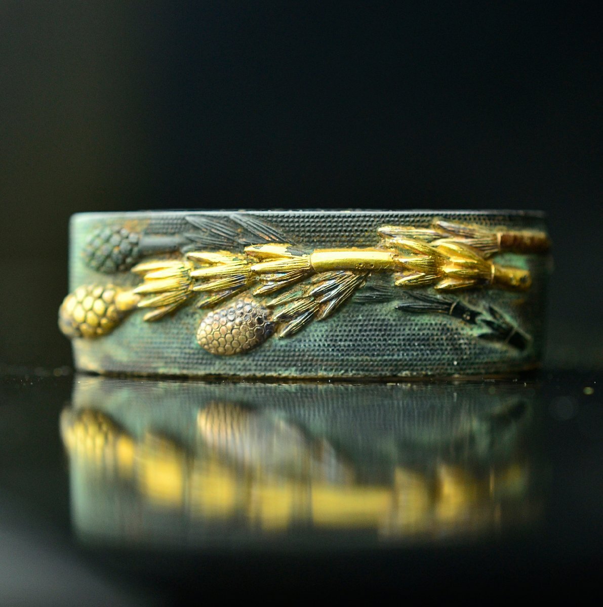 [ меч принадлежности ] Edo период Zaimei золотой . красный медь рыба . земля высота гравировка .. осень . документ . голова (. только )