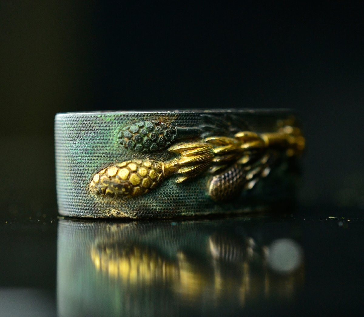 [ меч принадлежности ] Edo период Zaimei золотой . красный медь рыба . земля высота гравировка .. осень . документ . голова (. только )