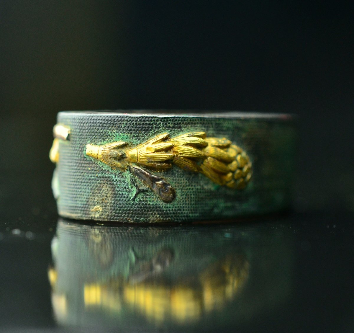 [ меч принадлежности ] Edo период Zaimei золотой . красный медь рыба . земля высота гравировка .. осень . документ . голова (. только )