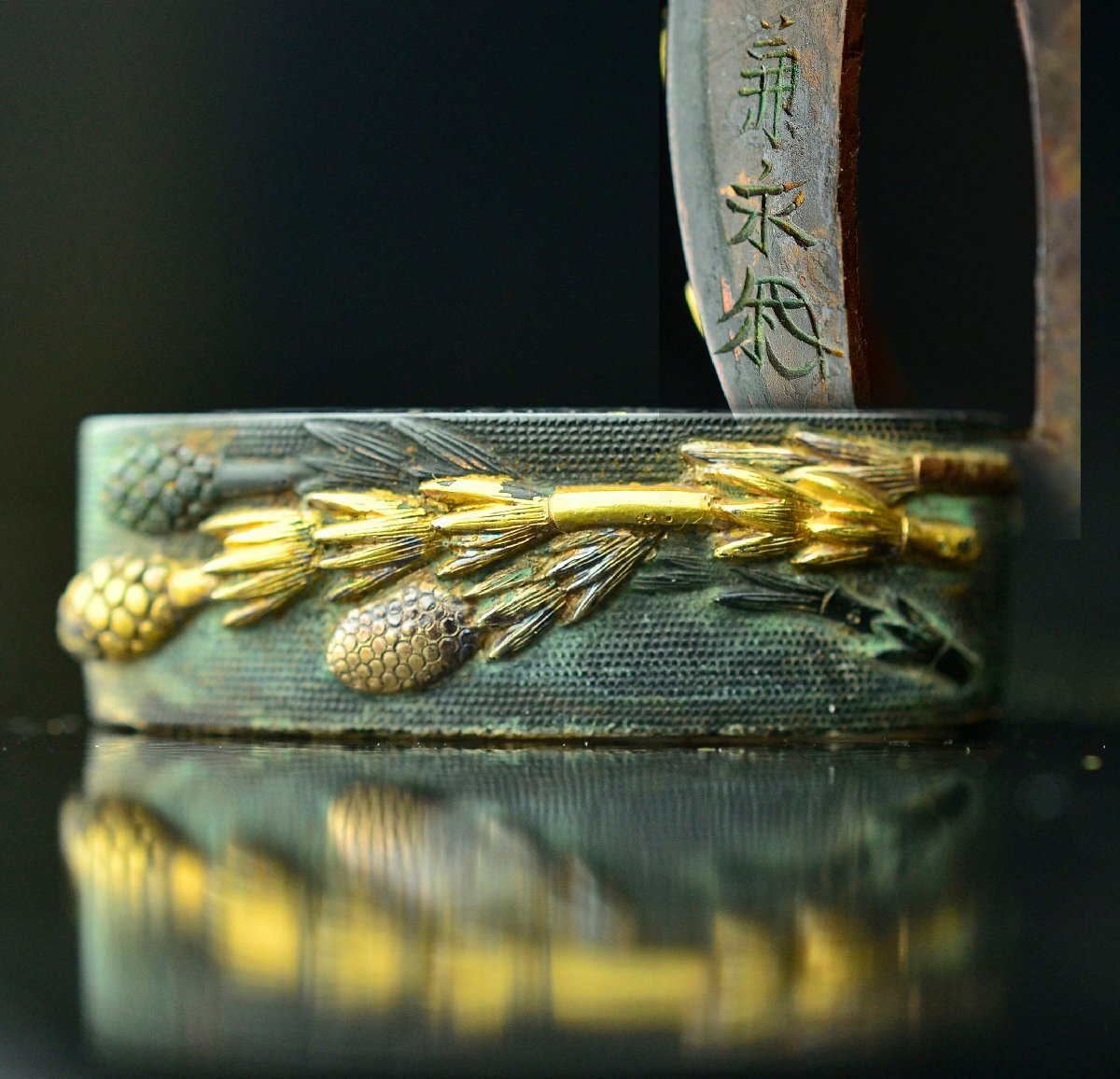 [ меч принадлежности ] Edo период Zaimei золотой . красный медь рыба . земля высота гравировка .. осень . документ . голова (. только )